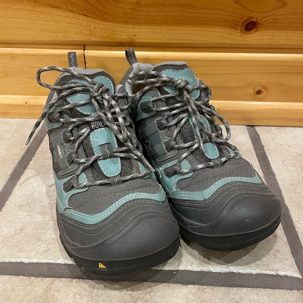 Keen Women’s Low Hiking Shoe Teal and Grey Size 7.5